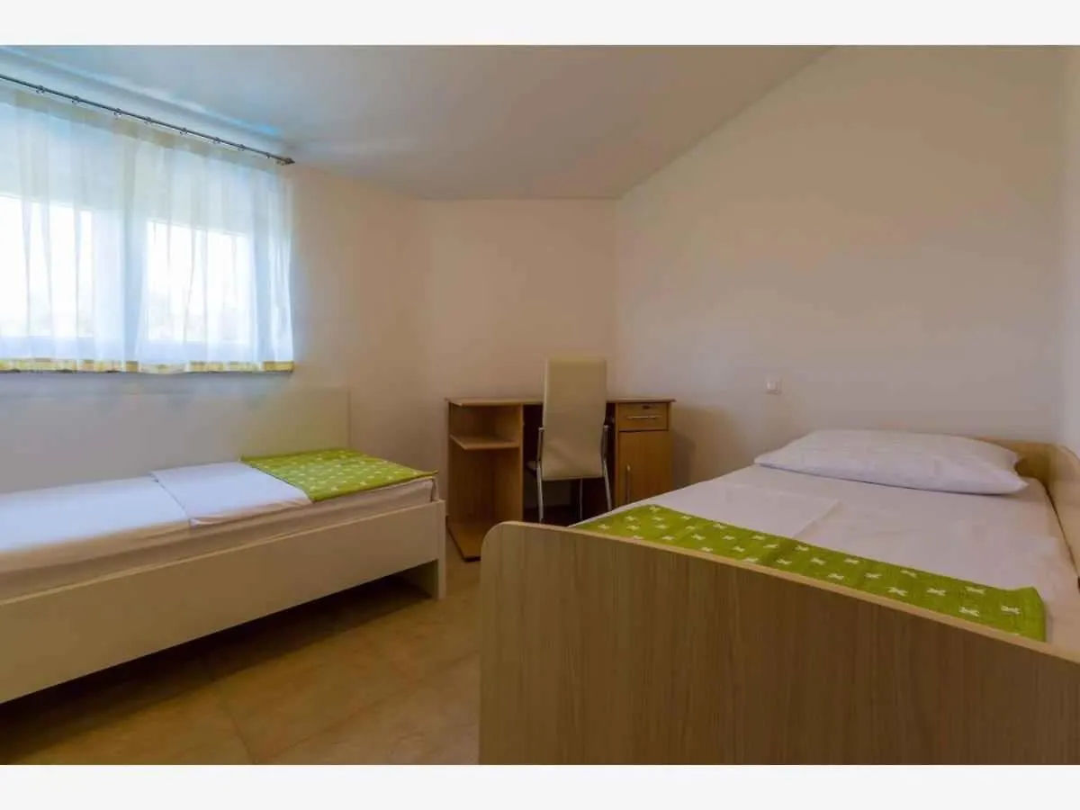 Apartment In Grizane 39410