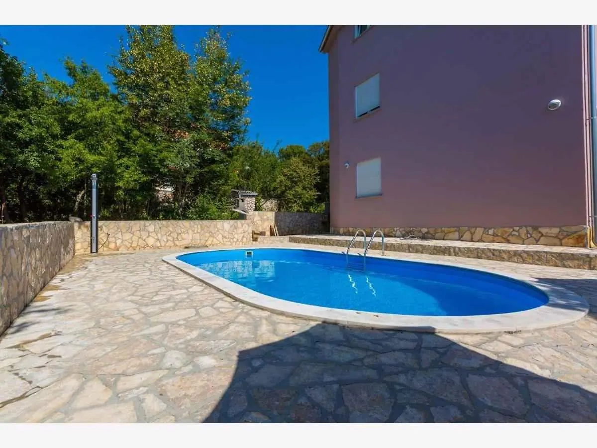 Apartment In Grizane 39410